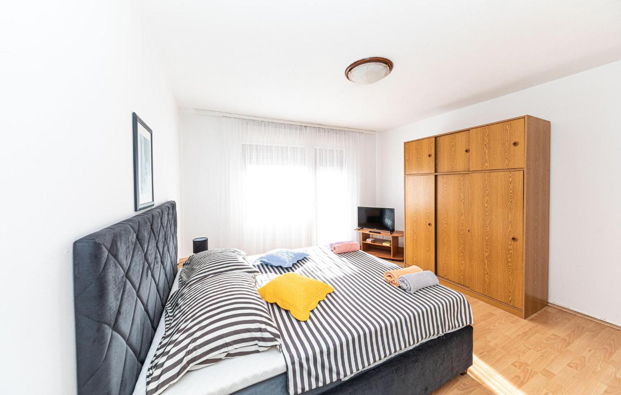 2 Bedroom Cozy Apartment In Kastel Kambelovac Kastela Bagian luar foto