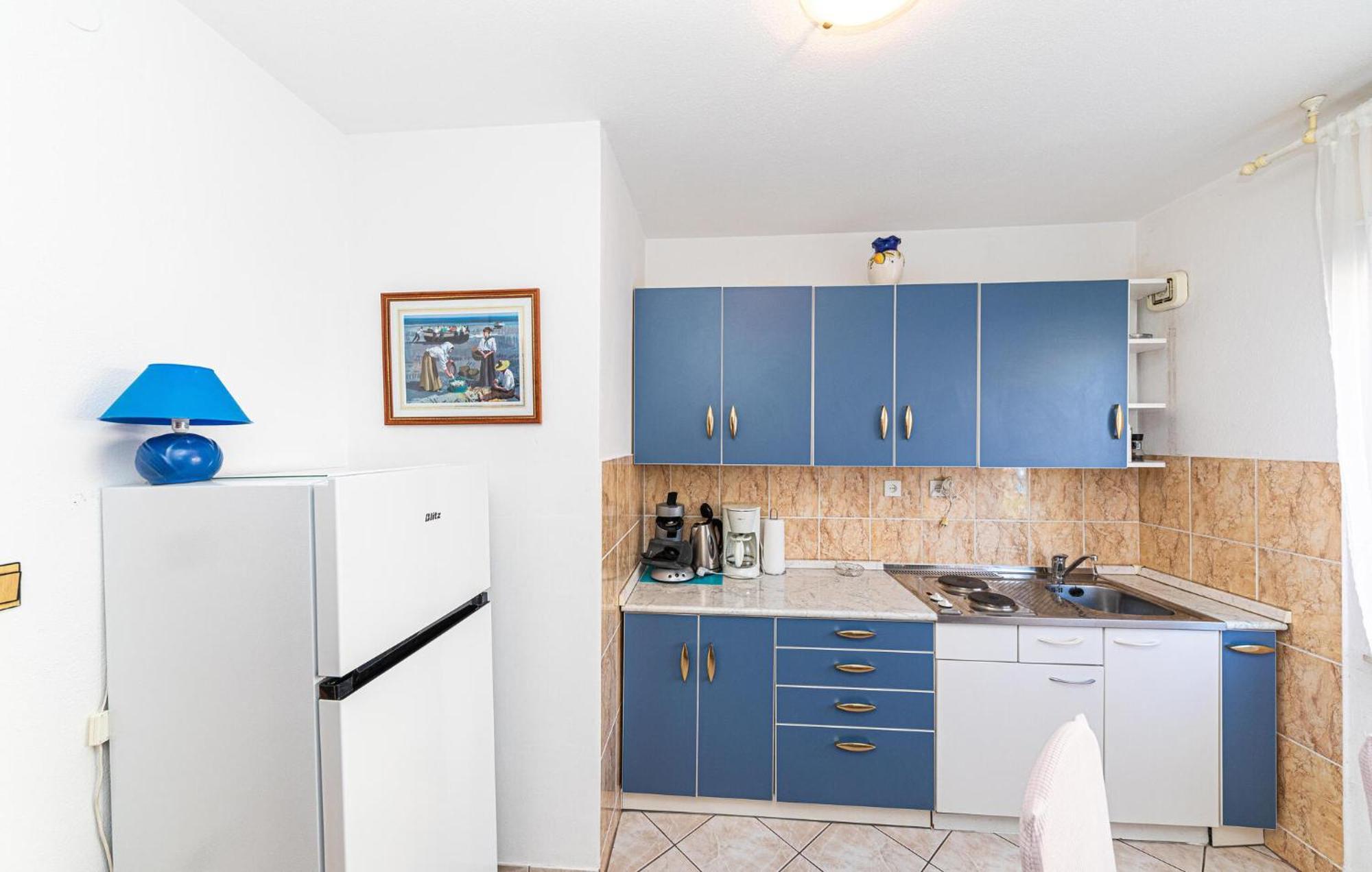 2 Bedroom Cozy Apartment In Kastel Kambelovac Kastela Bagian luar foto